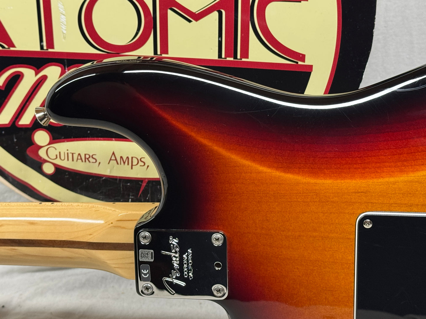 Fender American Standard Stratocaster Guitar with Case 2013 - 3-Color Sunburst / Maple neck