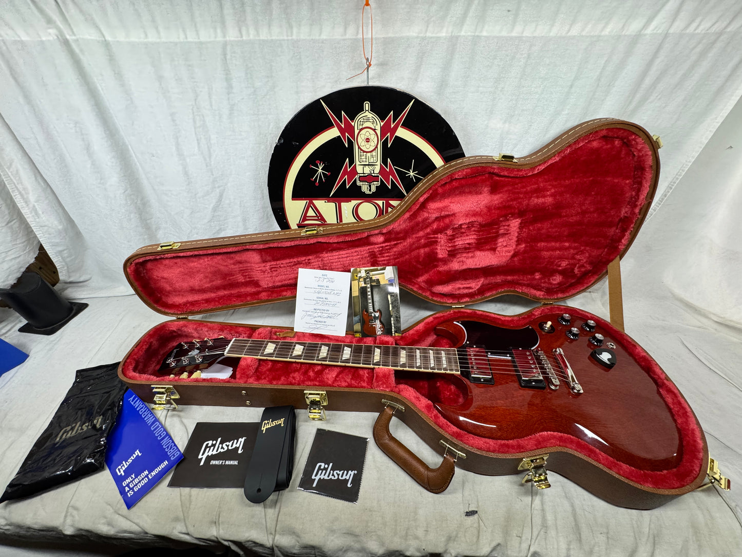 Gibson SG6100VENH1 SG Standard '61 1961 Guitar with Case 2020