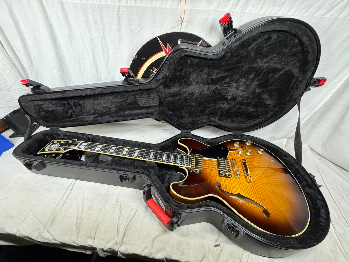 Yamaha SA2200 sa-2200 Semi-Hollowbody Guitar with Gator Case 2020