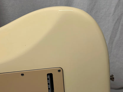 Fender American Standard Stratocaster Guitar with Case 2005 - Olympic White / Maple neck