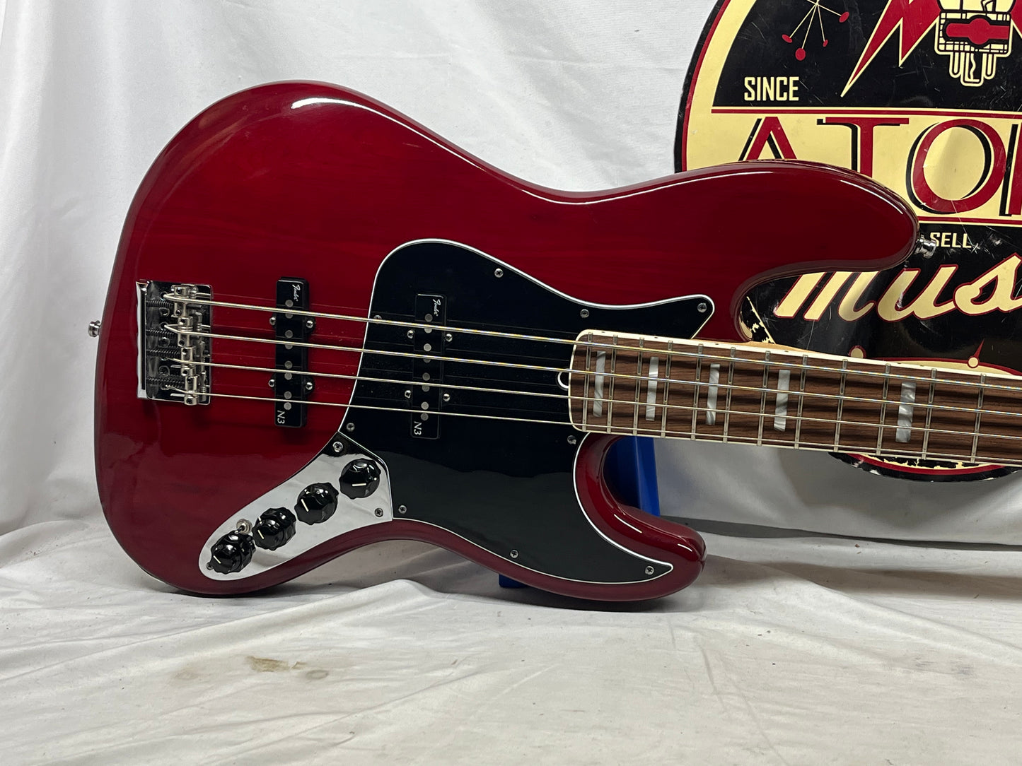 Fender American Deluxe 4-String Electric Jazz Bass 2011 - Wine Transparent