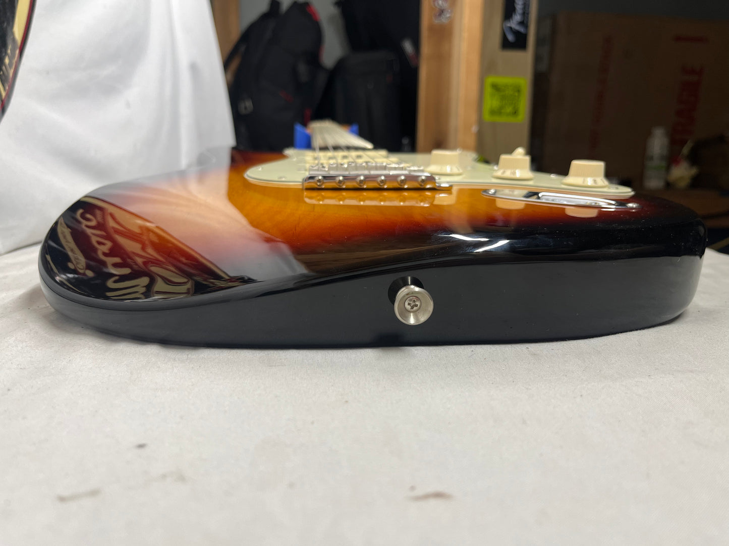 Fender Classic Series '60s Stratocaster strat Electric Guitar - 3-Color Sunburst