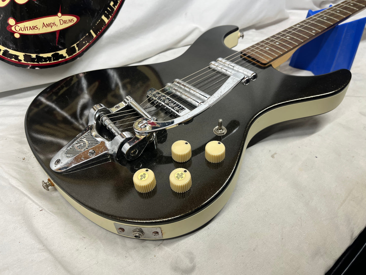 Danelectro Hodad Doublecut Electric Guitar with Gig Bag