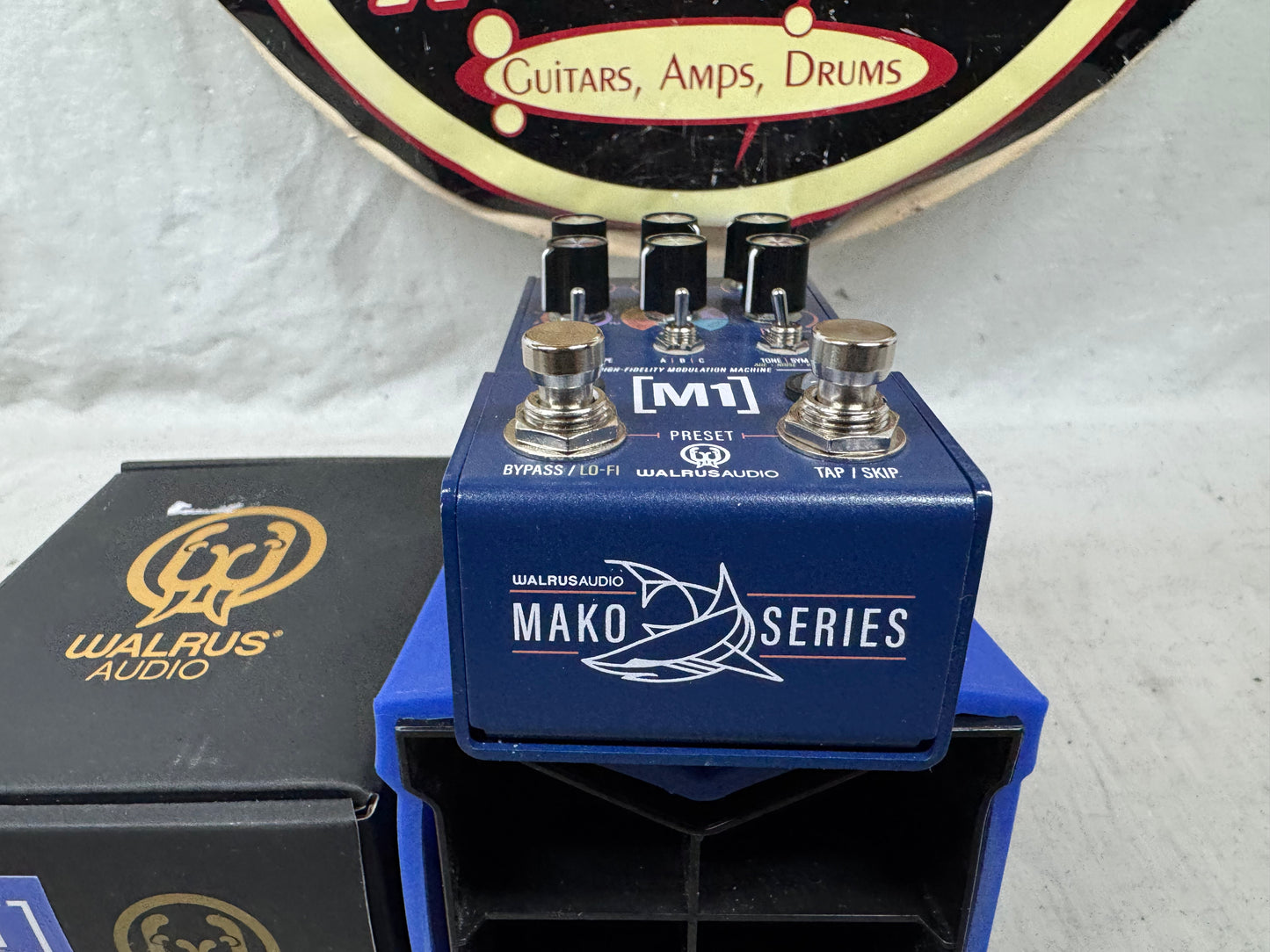 Walrus Audio Mako Series M1 Modulation Machine Multi-Effects Pedal with Box