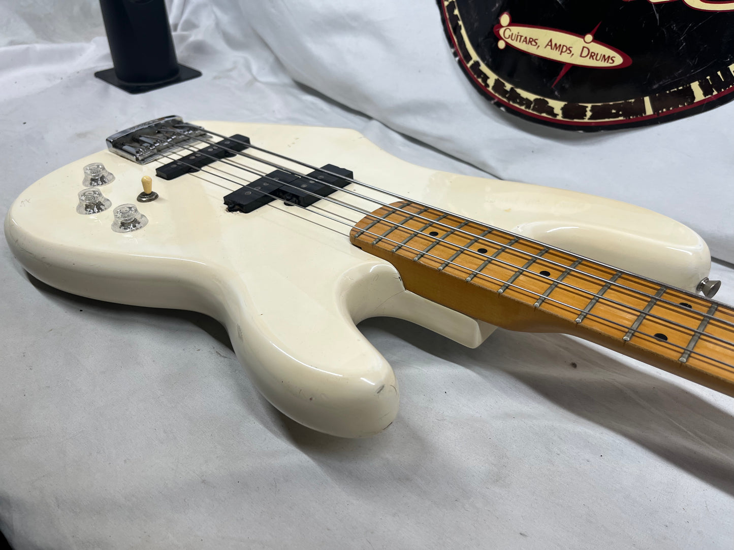 Kramer Striker 700ST 4-String P-Style Electric Bass