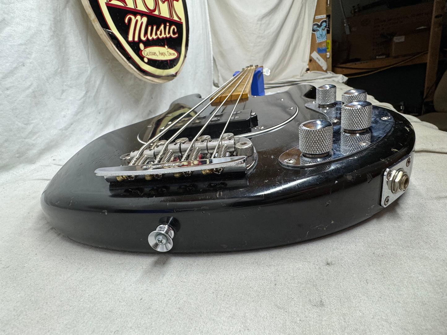 Ernie Ball Music Man StingRay sting ray 4H 4 h 4-string Bass with Gator Case - Black / Maple neck