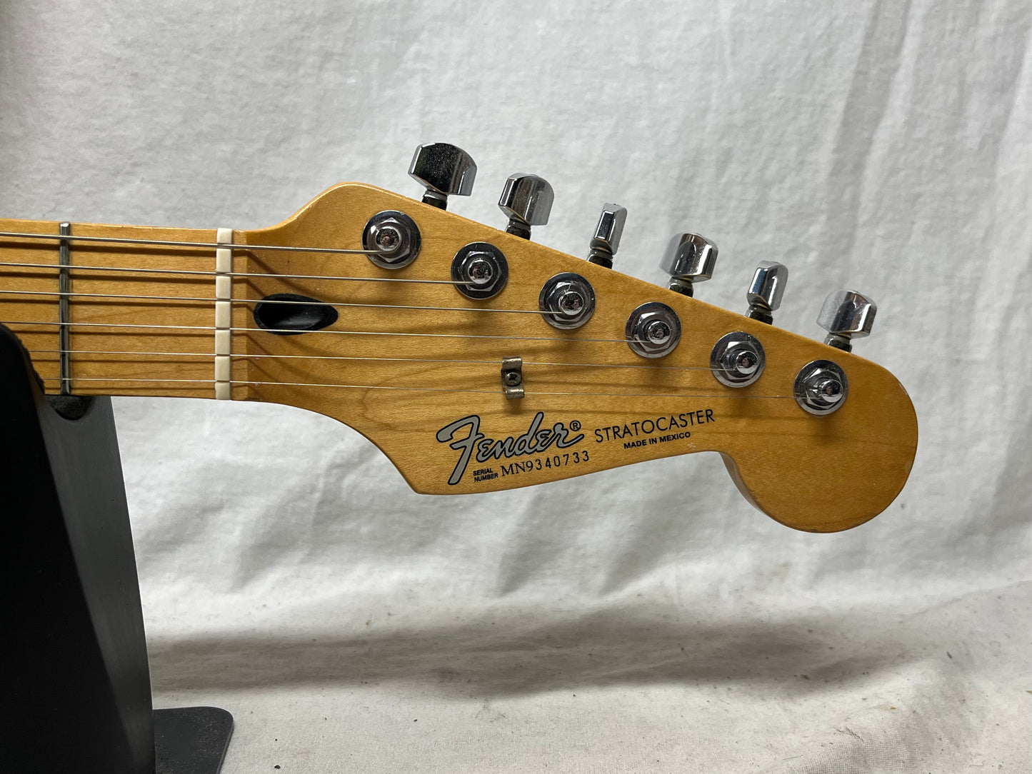 Fender Standard Stratocaster Strat MIM - Made in Mexico Electric Guitar