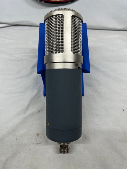 sE Electronics Z5600a II Large Daiphragm Multipattern Tube Condenser Microphone with Case and Shock Mount