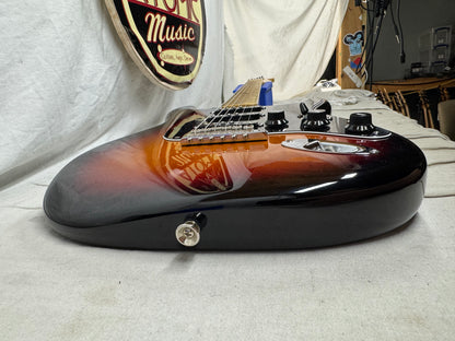 Fender American Standard Stratocaster Guitar with Case 2013 - 3-Color Sunburst / Maple neck