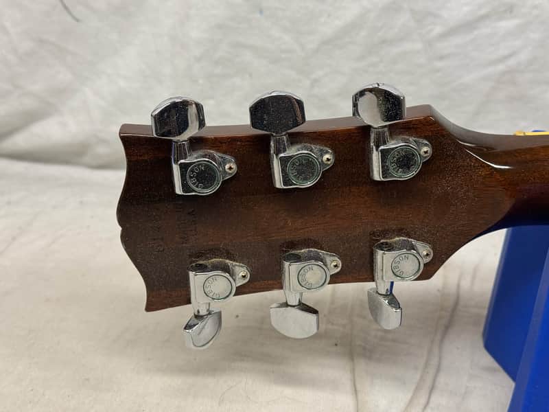Gibson Hummingbird Dreadnought Acoustic Guitar with Case - needs work! - Image 9