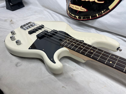 Yamaha Broad Bass Doublecut 4-String Electric Bass