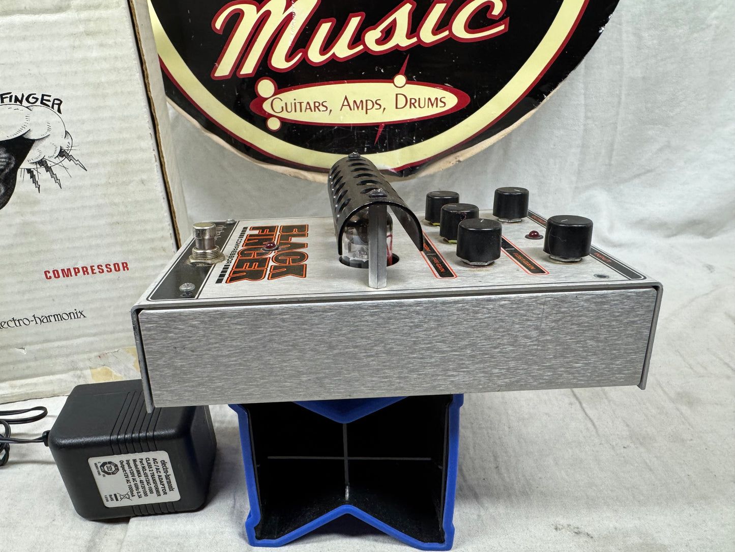 Electro-Harmonix Black Finger Tube Compressor Pedal with Power Supply + Box