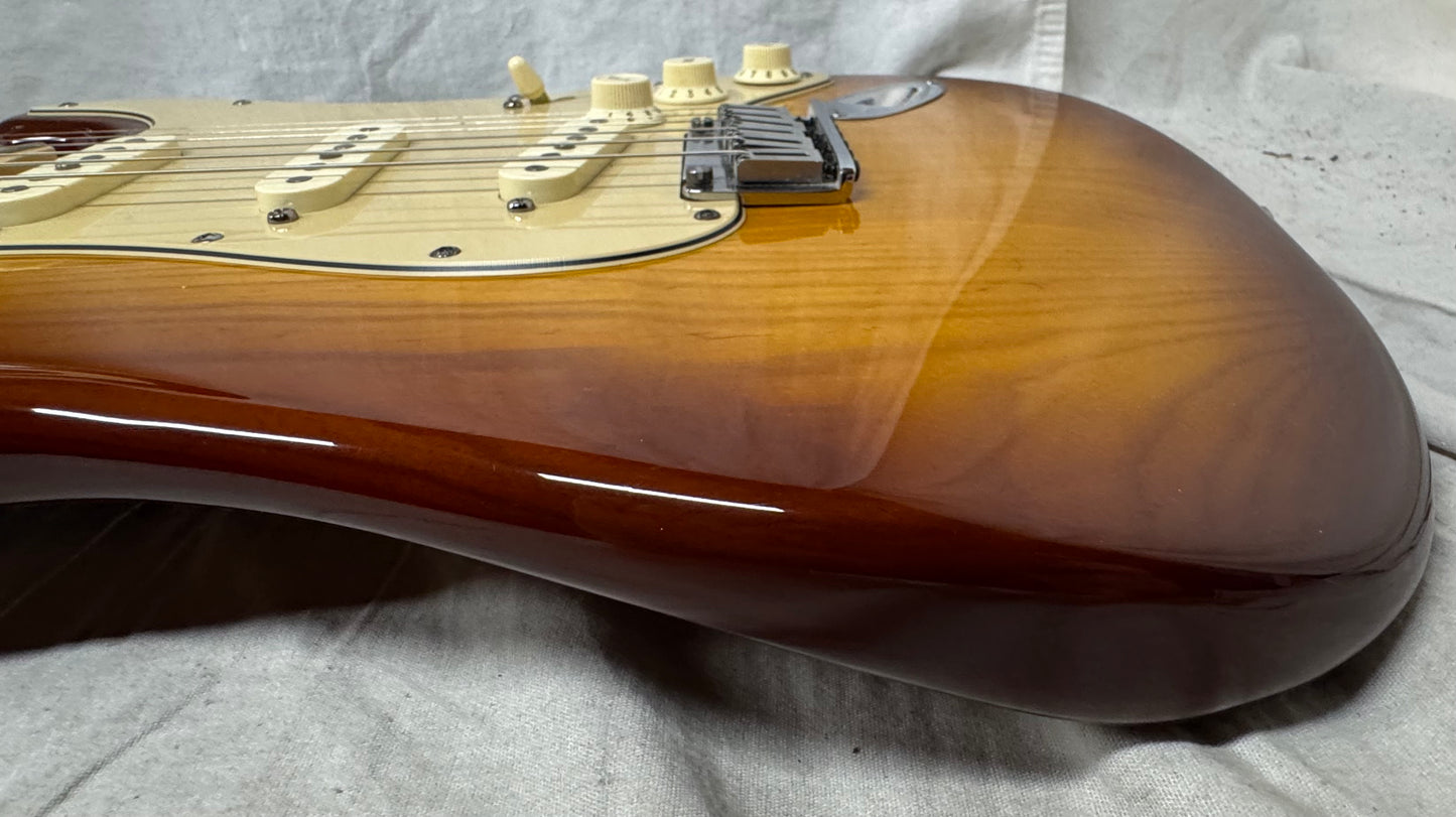 Fender American Deluxe Ash Stratocaster Guitar with Case 2005 - Tobacco Sunburst / Maple neck
