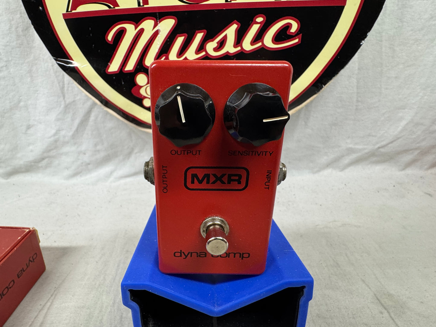 MXR MX-102 mx102 Dyna Comp Compressor Pedal with Box pot codes date to 1977