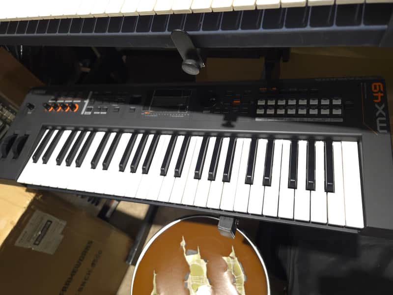 Yamaha MX49 Synthesizer