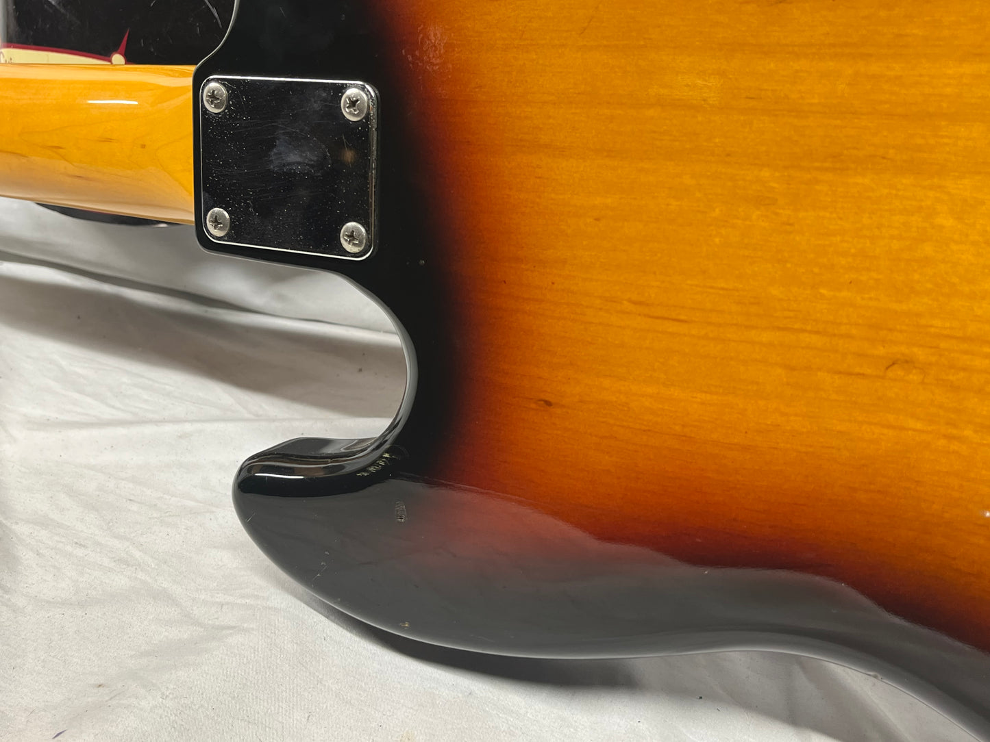 Fender Jaco Pastorius Signature Fretless 4-String Electric Jazz Bass - 3-Color Sunburst