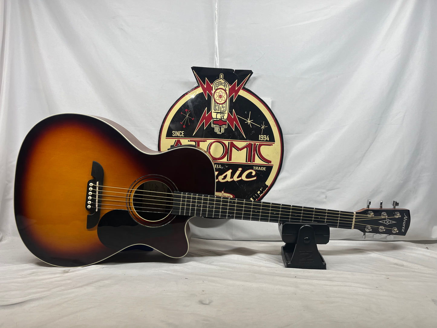 Alvarez RF26CESB Regent Series Acoustic Electric Guitar - *Missing Battery Cover*