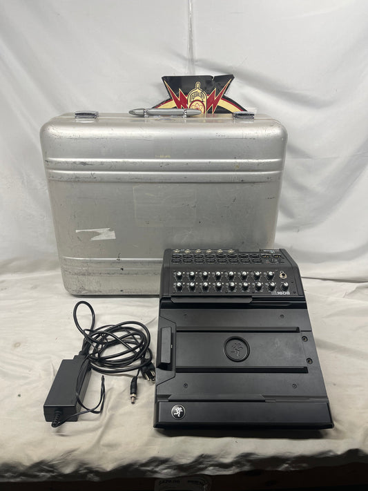 Mackie DL1608 16-Channel Digital Mixer with iPad Control with Hard Case and Power Supply