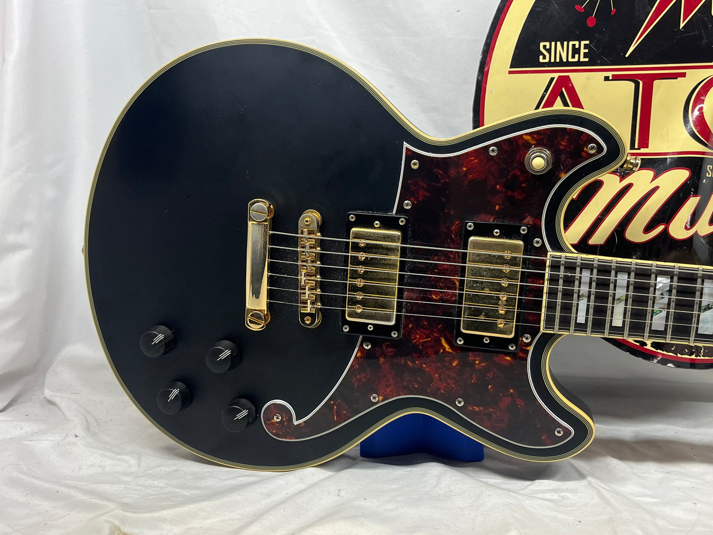 D'Angelico Deluxe Brighton Doublecut HH Electric Guitar with Hard Case - Matte Black