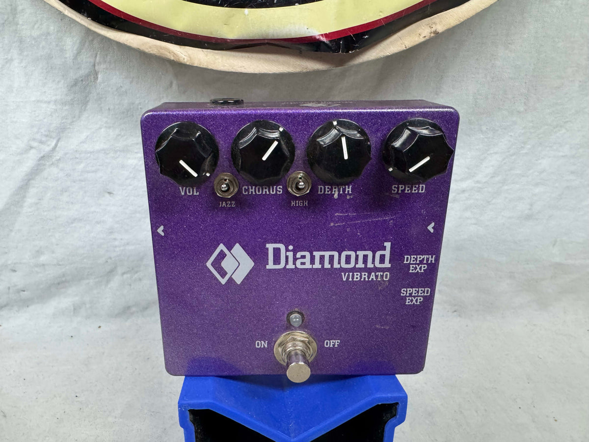 Diamond Effects Vibrato v1 Chorus Vibrato Pedal with Power Supply
