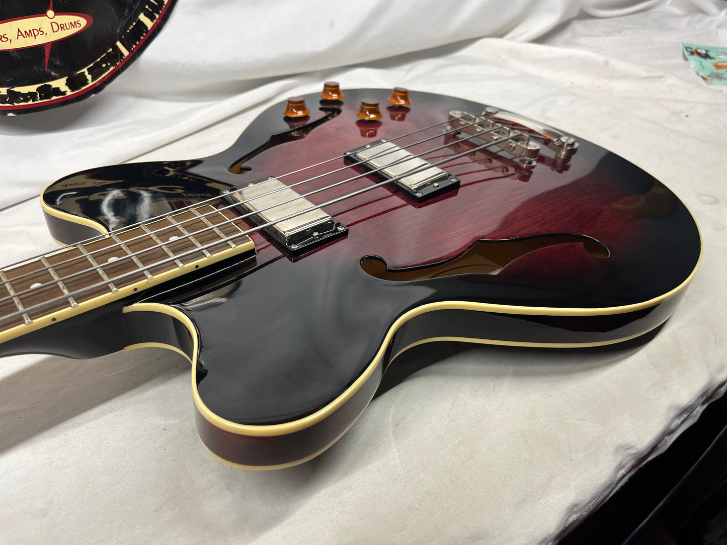 Hofner HCT-500/8 Verythin Contemporary Long Scale 4-String Electric Bass