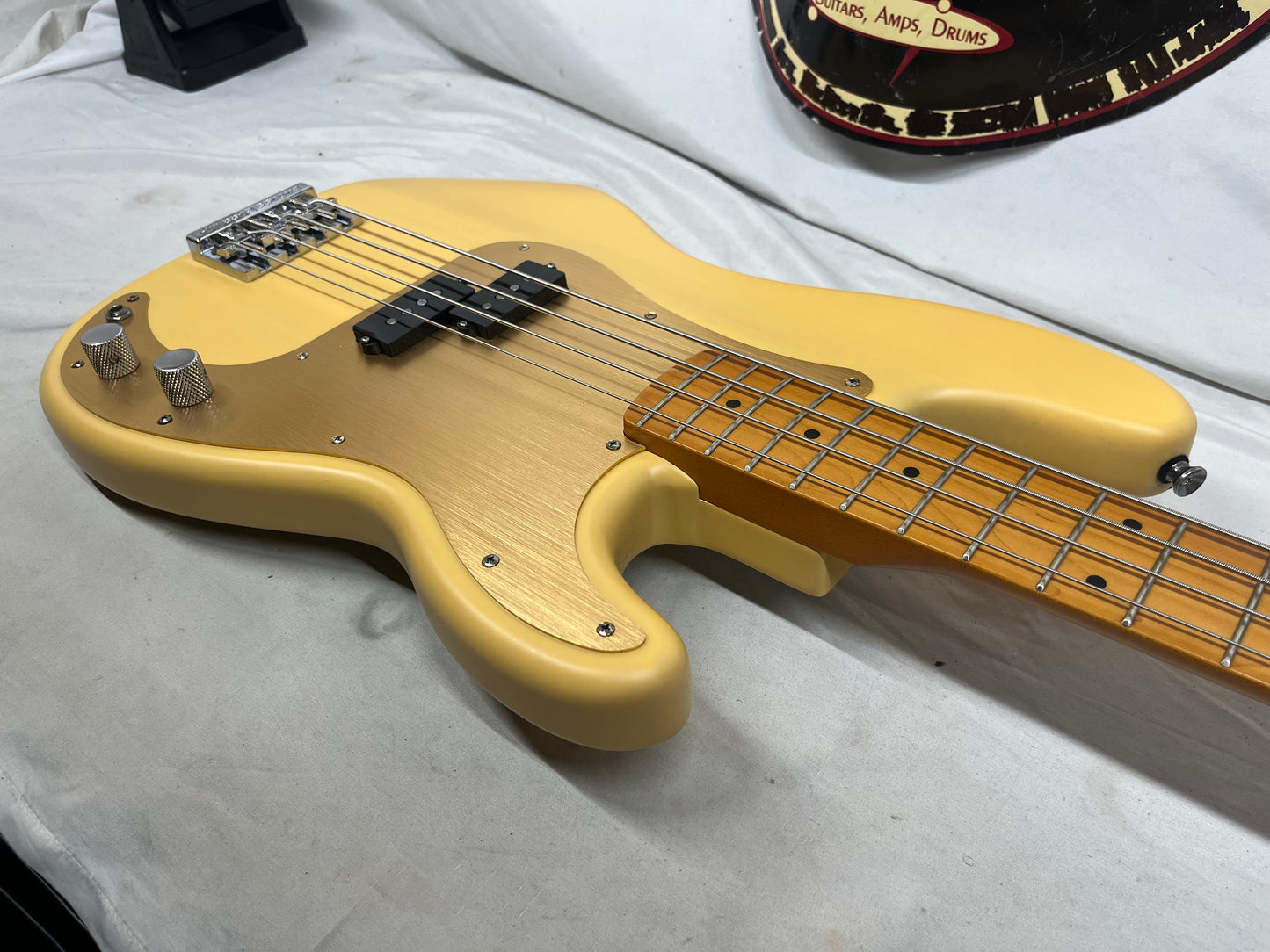 Squier 40th Anniversary Precision Bass Vintage Edition 4-String Electric Bass with Gig Bag - Satin Vintage Blonde