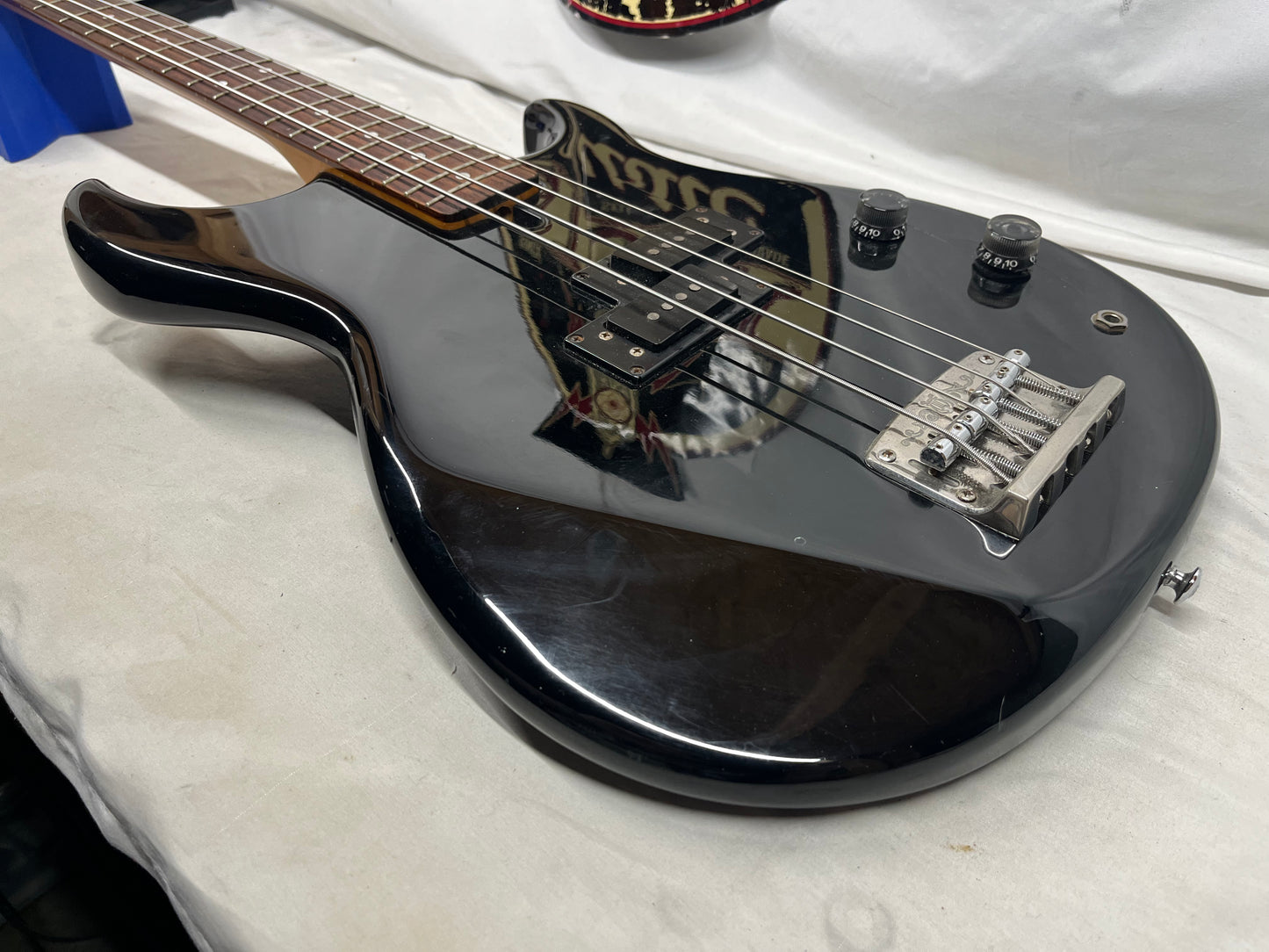 Yamaha Broad Bass VI 4-String Doublecut Electric Bass