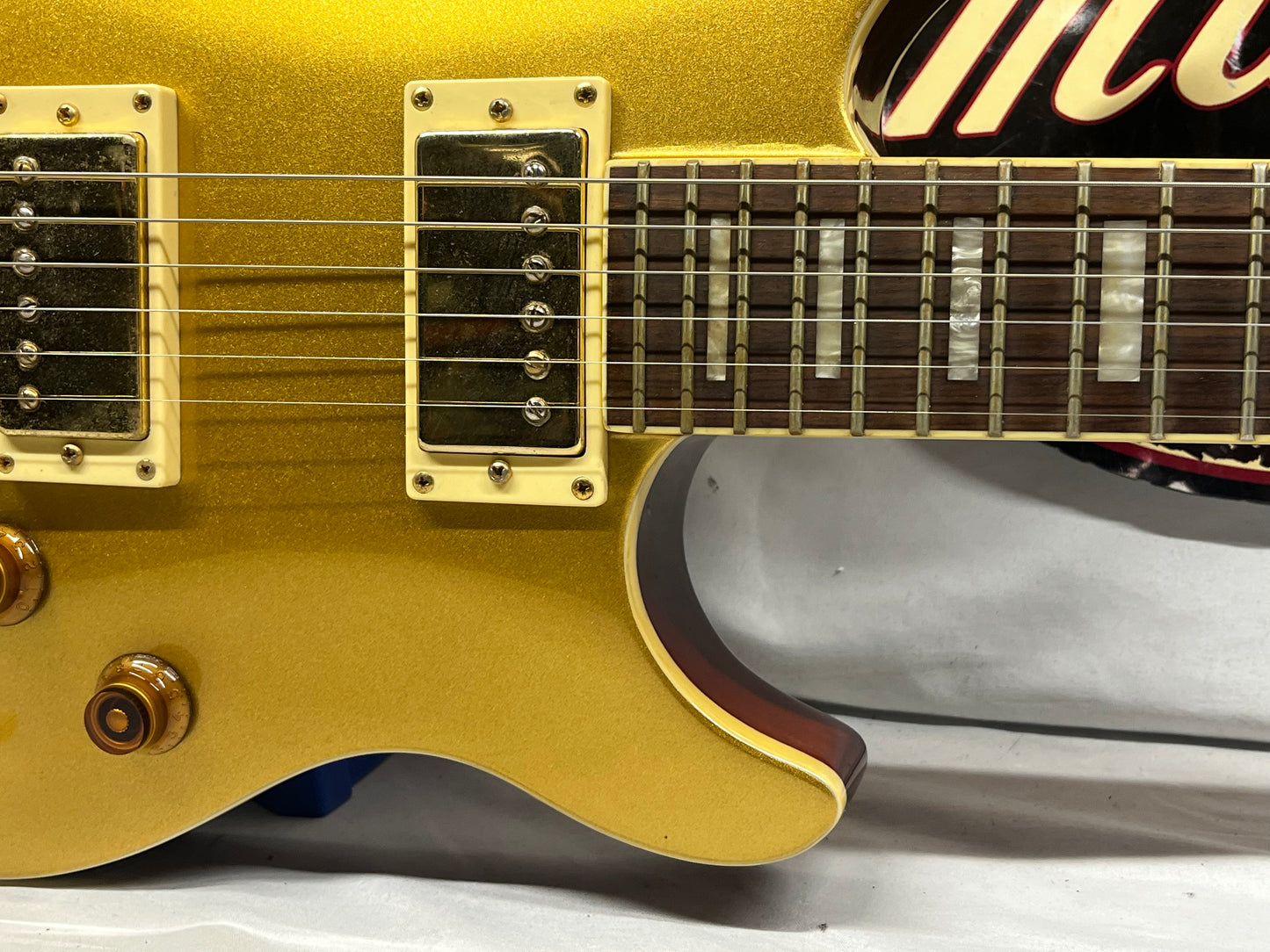 Peavey HP Signature Series Goldtop Electric Guitar
