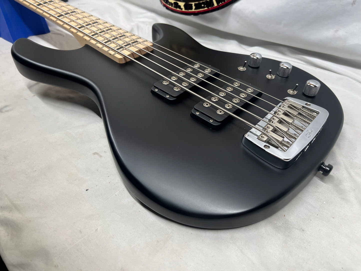 G&L Tribute Series L-2500 5-String Electric Bass