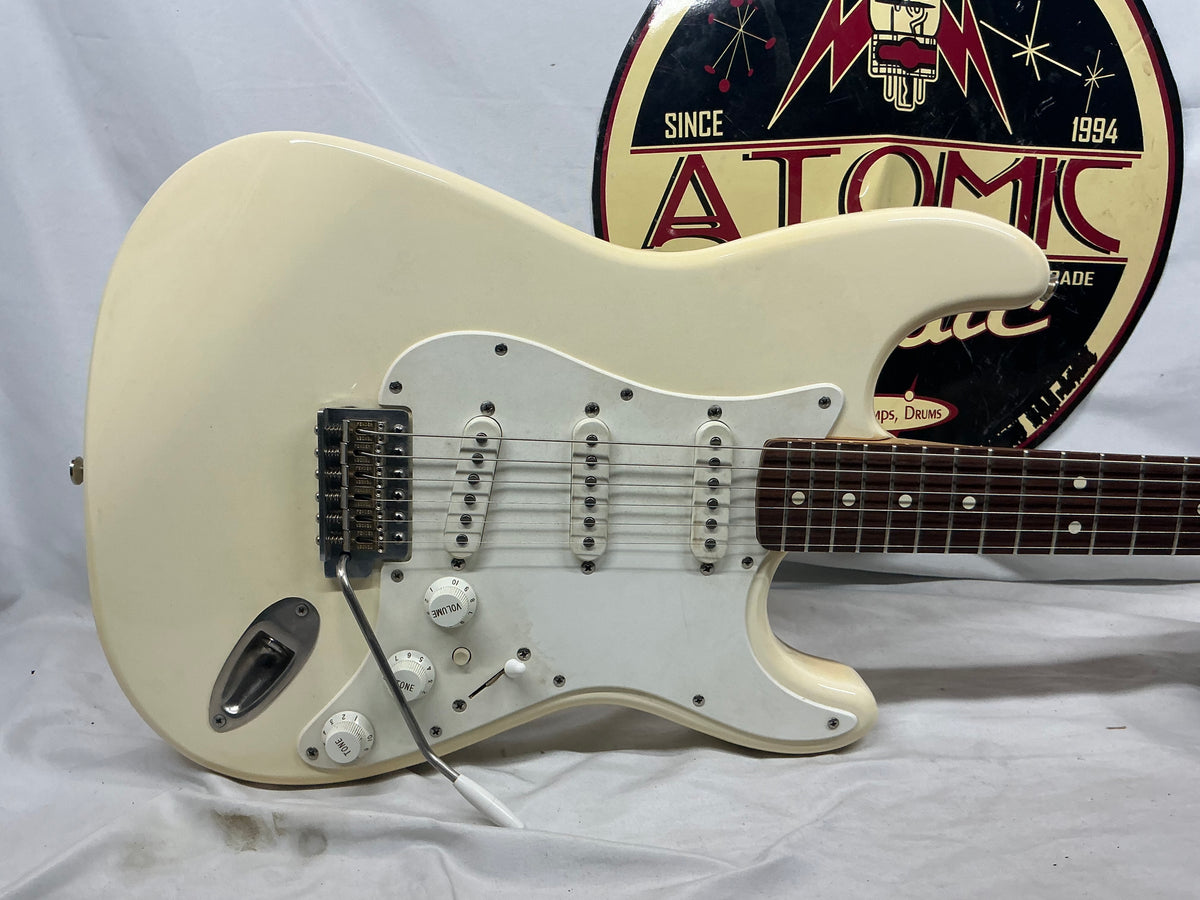 Fender Stratocaster (Squier Series) - White