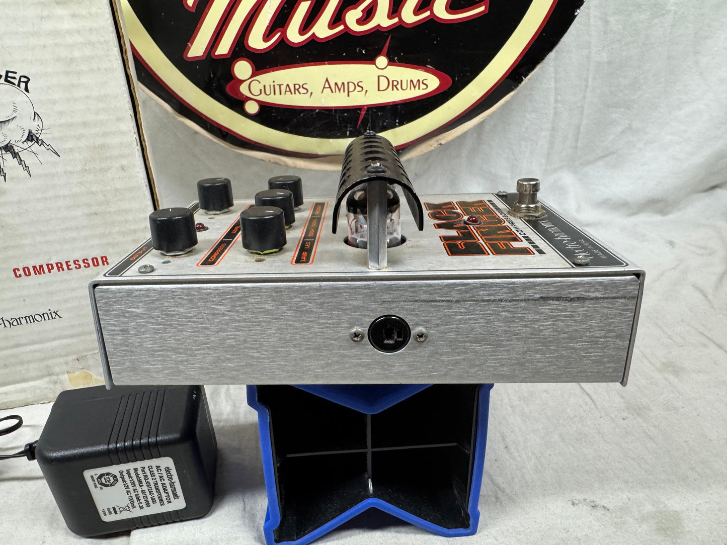 Electro-Harmonix Black Finger Tube Compressor Pedal with Power Supply + Box