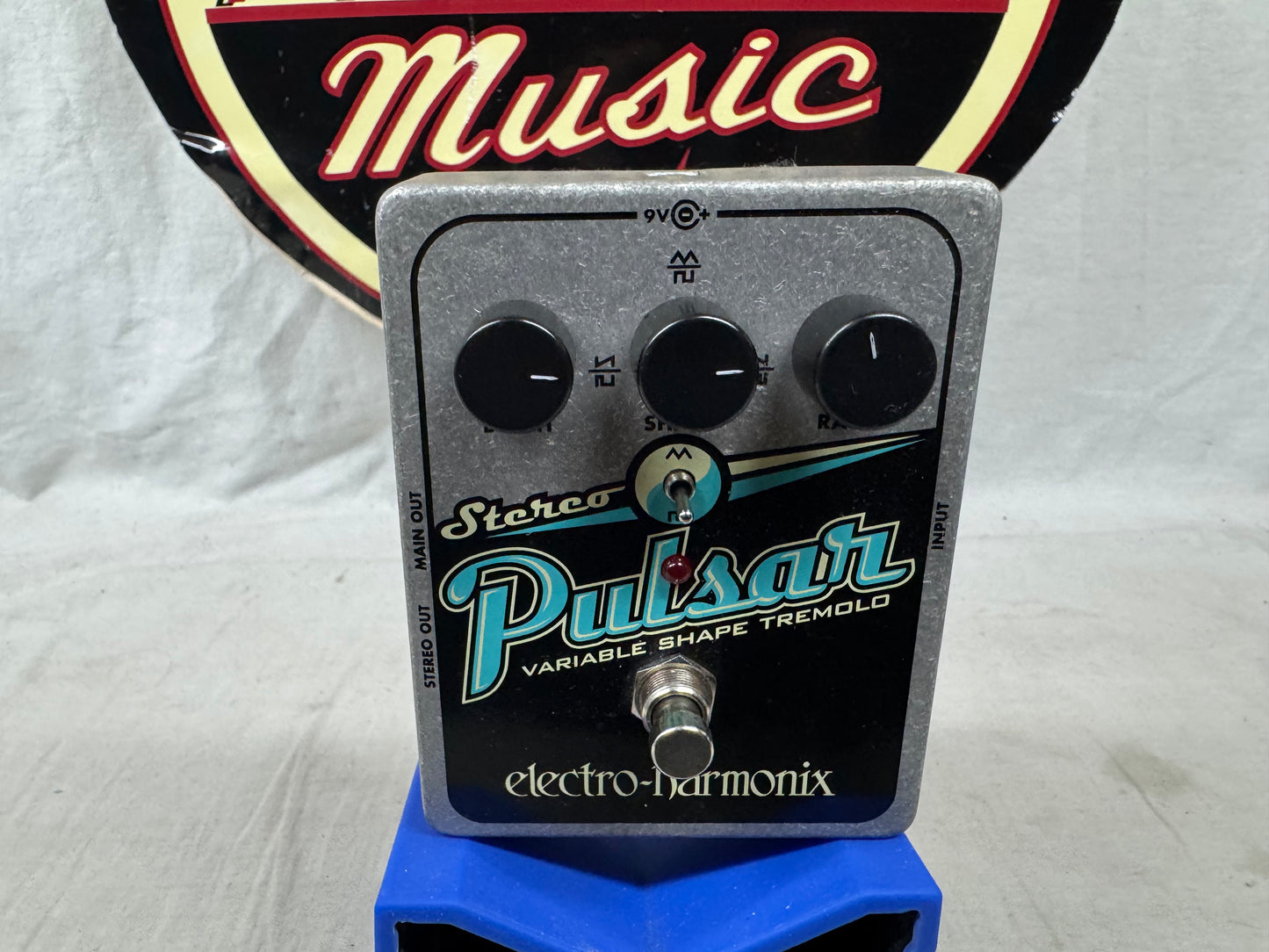 Electro-Harmonix Stereo Pulsar Variable Shape Tremolo Pedal
