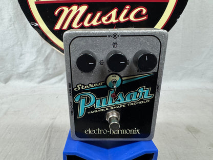 Electro-Harmonix Stereo Pulsar Variable Shape Tremolo Pedal