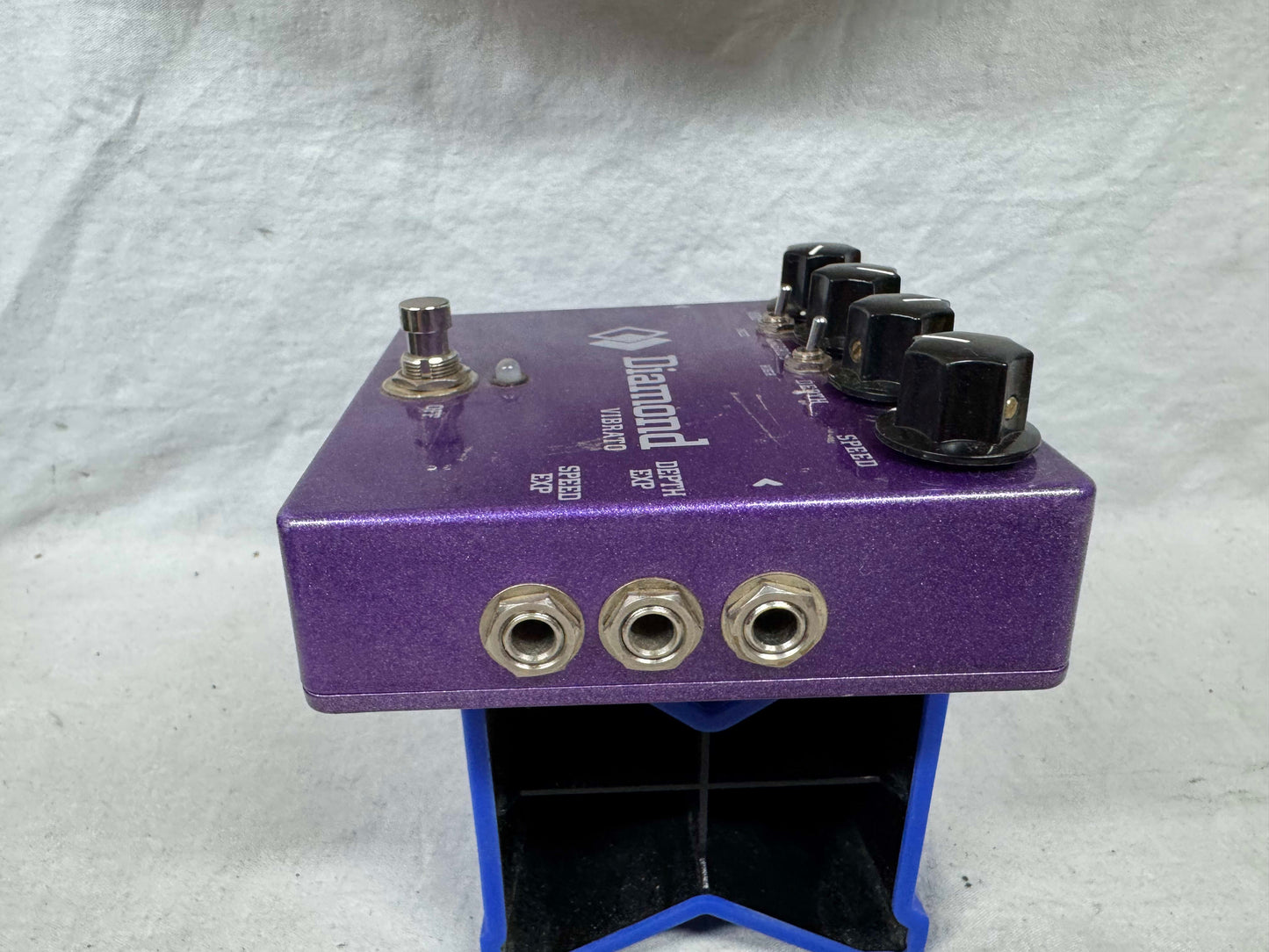 Diamond Effects Vibrato v1 Chorus Vibrato Pedal with Power Supply