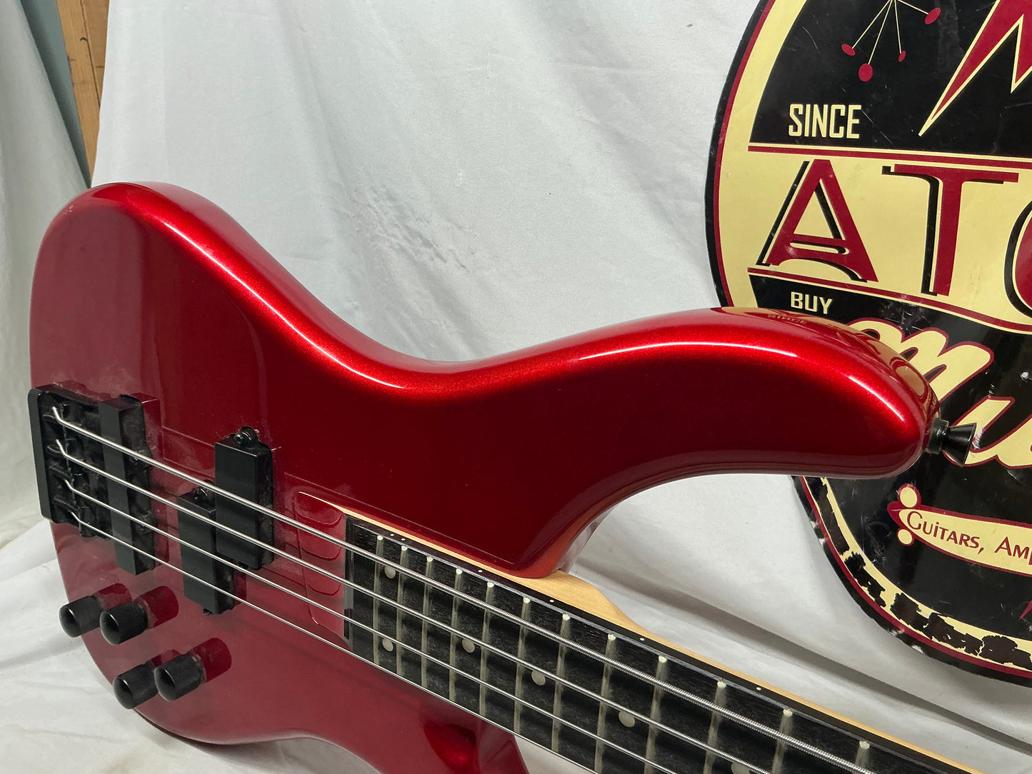Rogue LX200B-PBK Series III 4-String Bass 2010s - Candy Apple Red