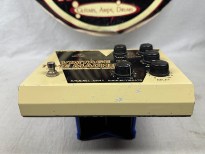 Behringer VM1 Vintage Time Machine Delay Echo Chorus Vibrato Pedal