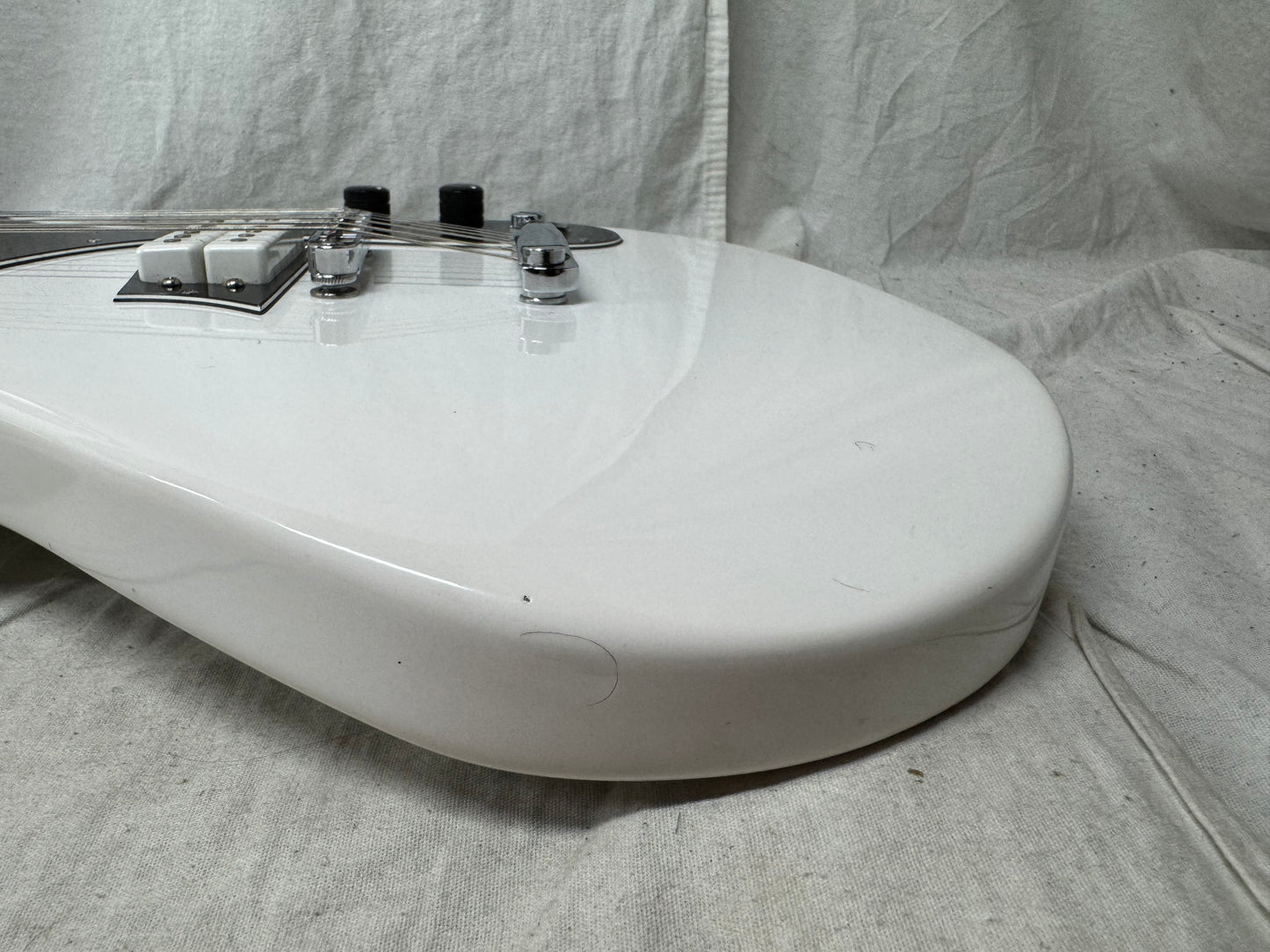 DiPinto Mach IV 4 Guitar with Case