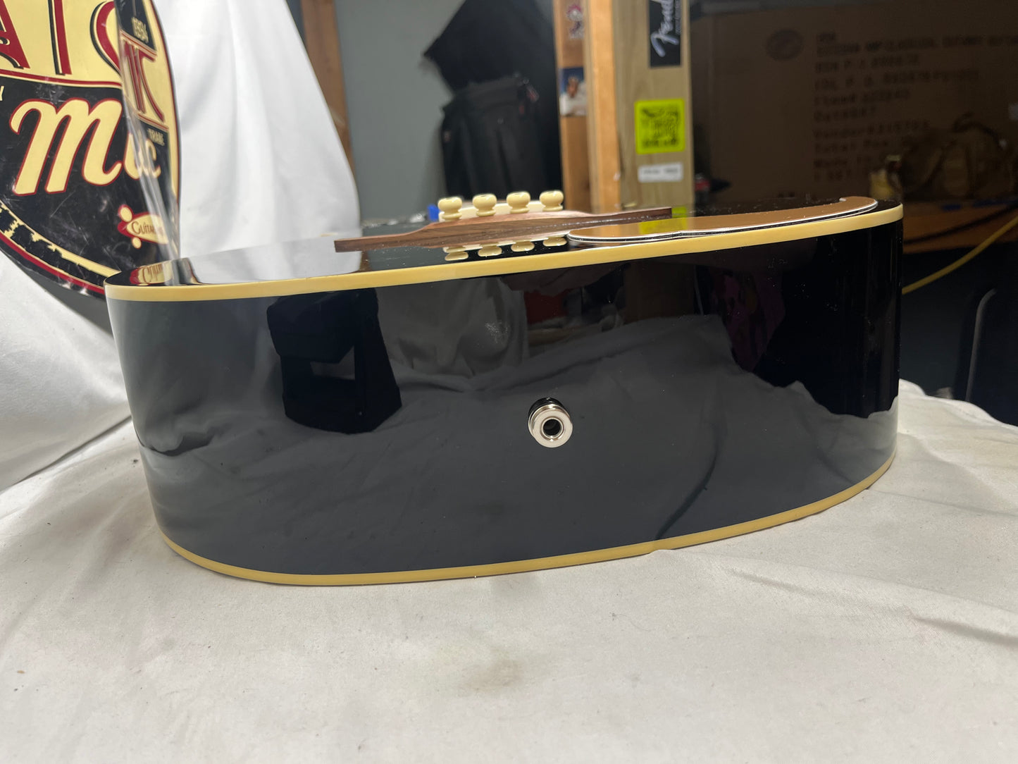 Fender Kingman Acoustic/Electric Bass with Gig Bag