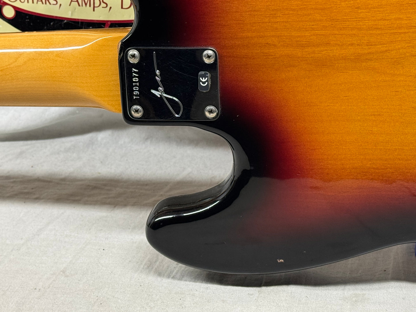 Fender Jaco Pastorius Jazz Bass Fretless 4-string J-Bass with Case 2005 - 3-Color Sunburst / Pau Ferro fingerboard