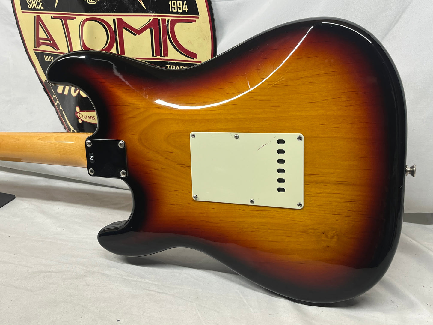 Fender Classic Series '60s Stratocaster strat Electric Guitar - 3-Color Sunburst