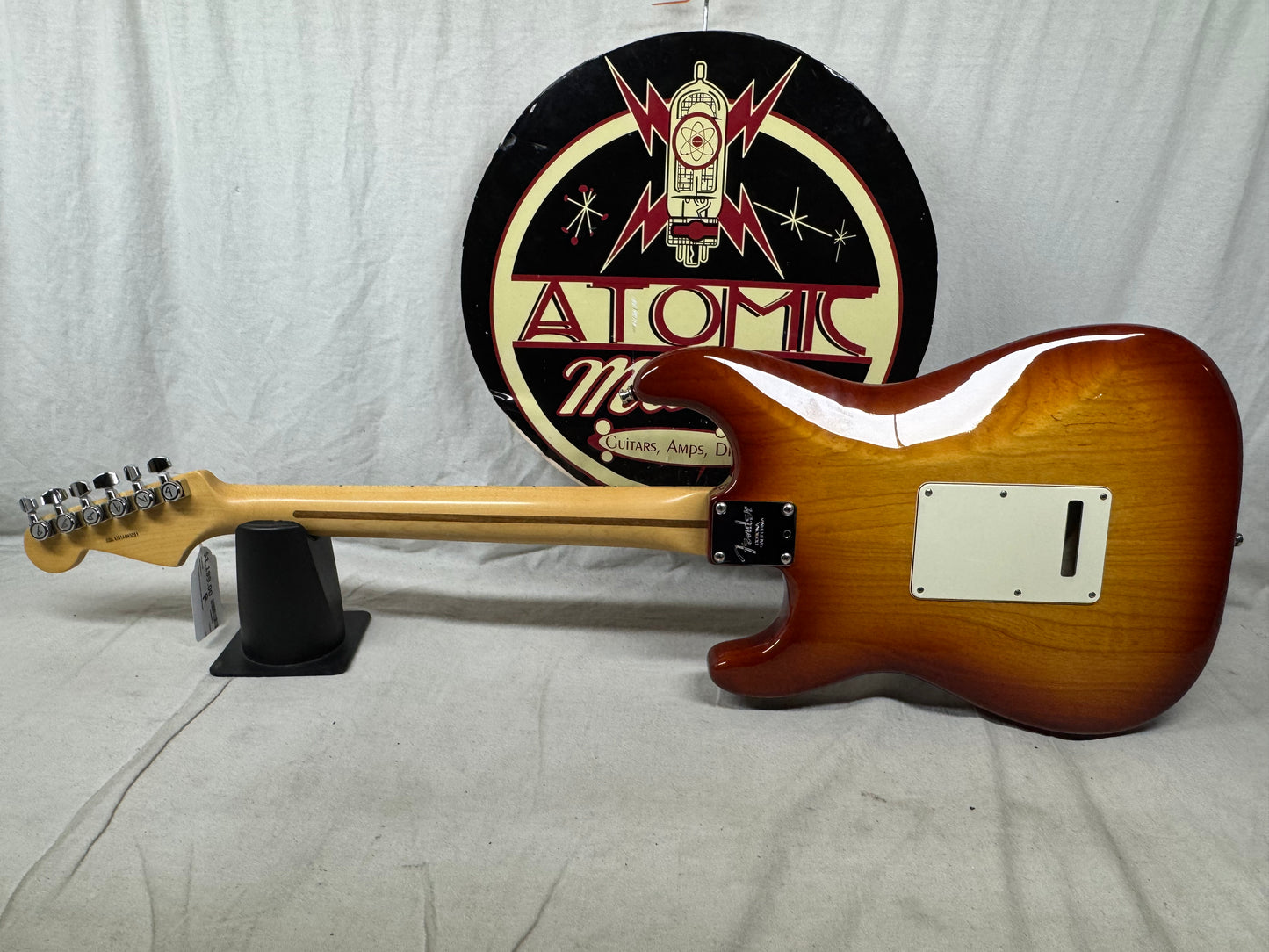 Fender American Stratocaster Guitar with Gator Case 2016 - Sienna Sunburst / Maple neck