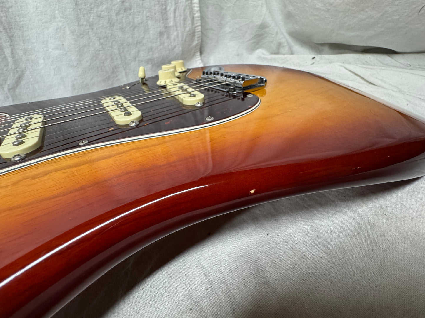 Fender American Stratocaster Guitar with Gator Case 2016 - Sienna Sunburst / Maple neck