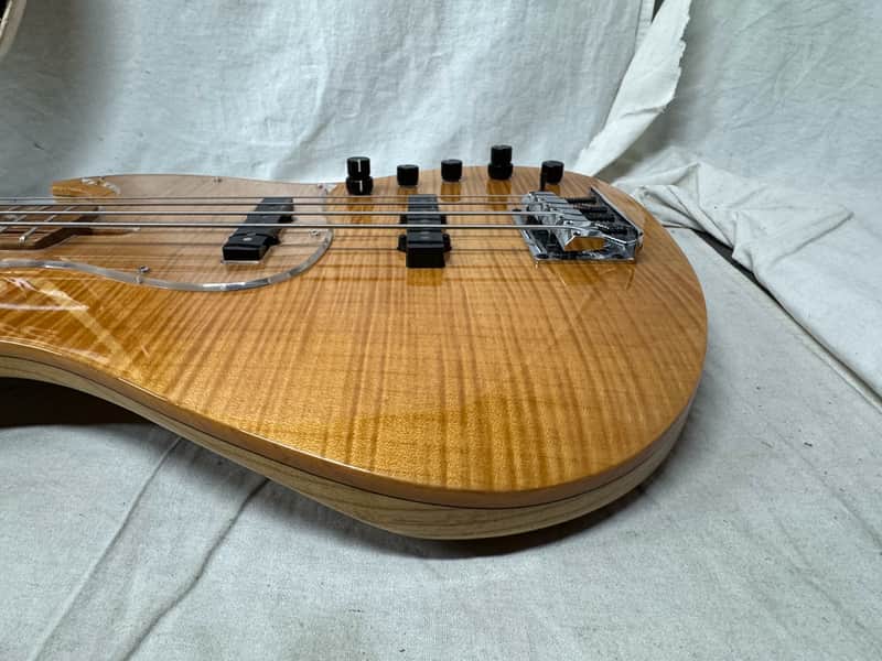 Sire Marcus Miller V10 J-style 4-string Bass - Image 20