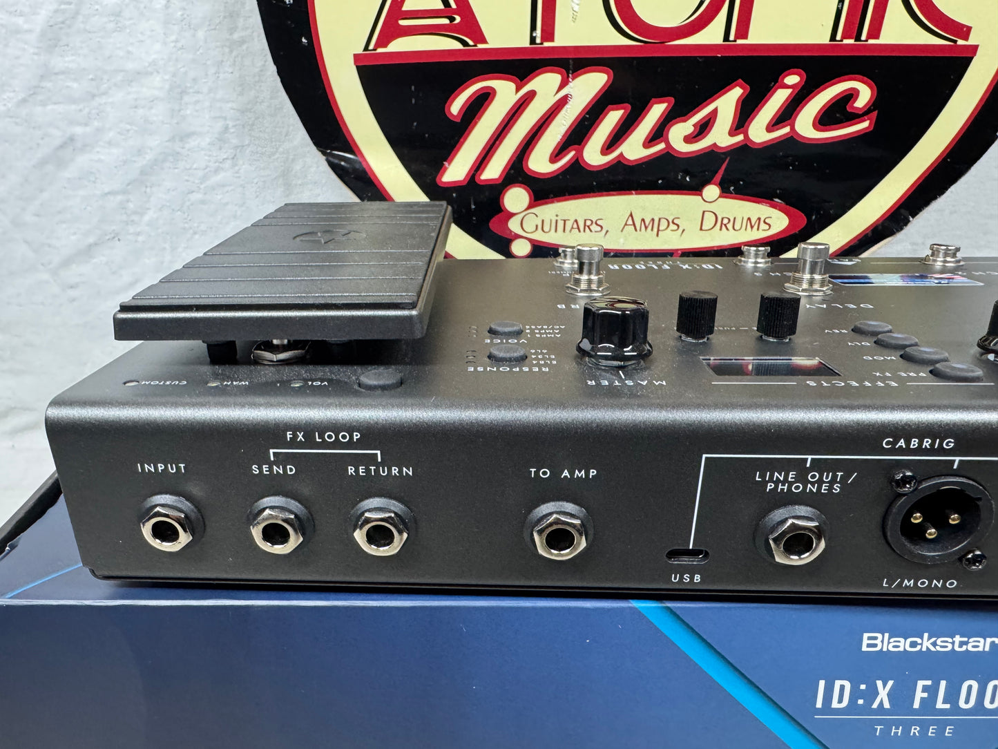 Blackstar ID:X Floor Three Guitar Multi-Effects Pedal with Power Supply + Box
