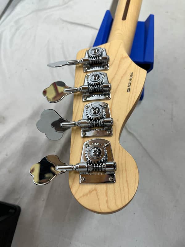 Fender Deluxe Active Electric Precision Bass Special - Image 22