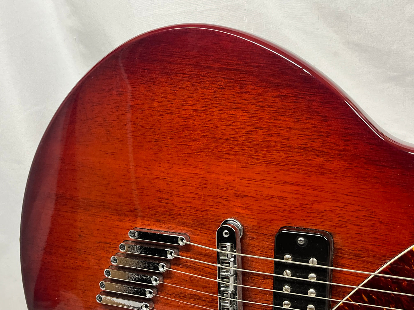 Yamaha AES800 Singlecut Electric Guitar