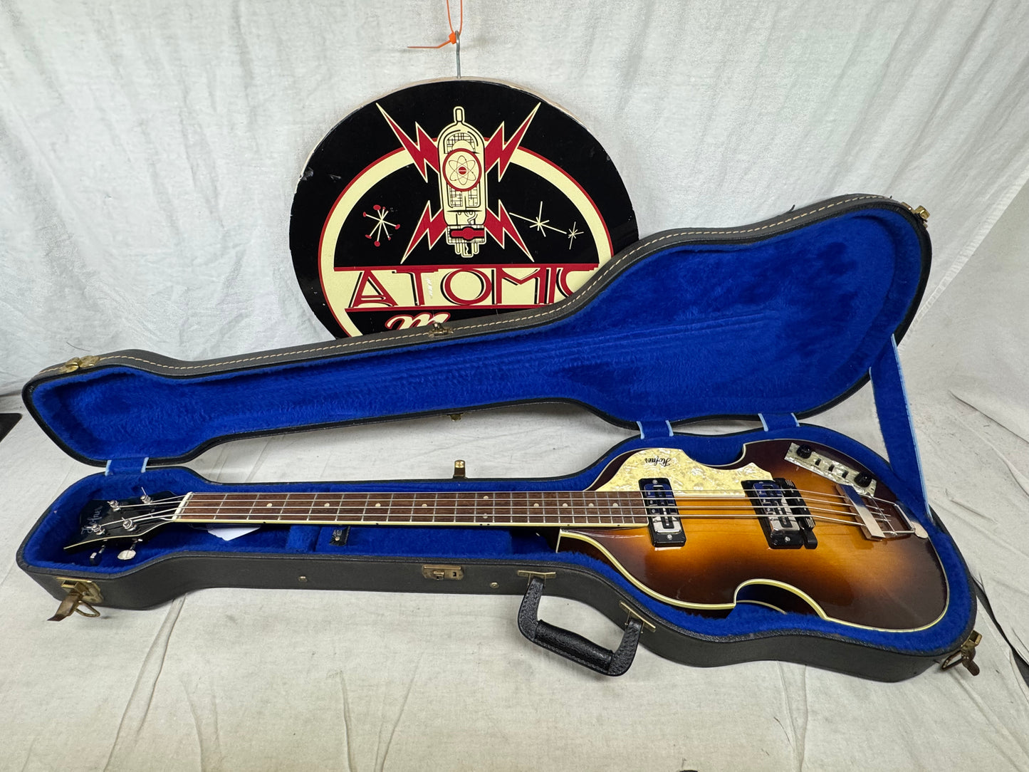 Hofner 500/1 Violin / Beatle 4-string Hollowbody Bass with Case