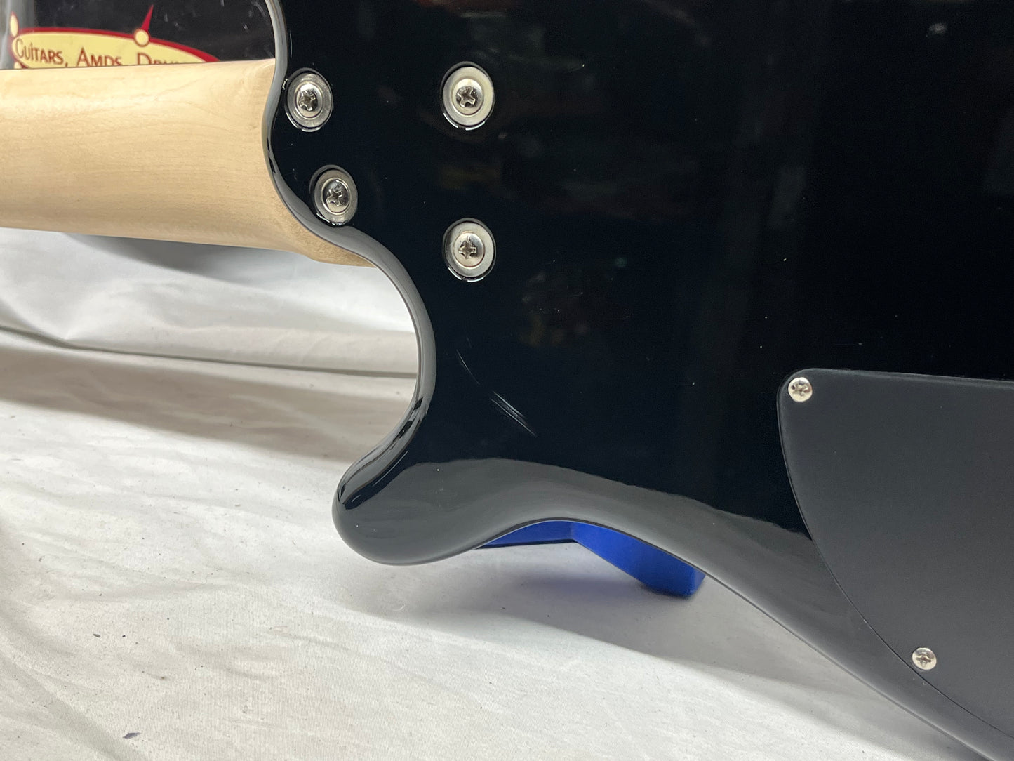Fullerton 4-String Doublecut Electric Bass