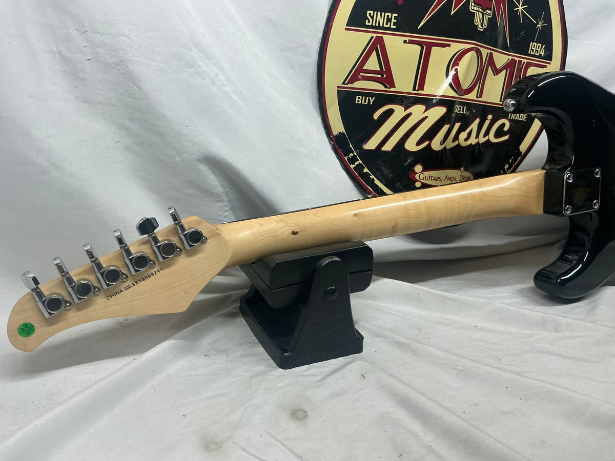 Silvertone Black S-Style Guitar - Sunburst