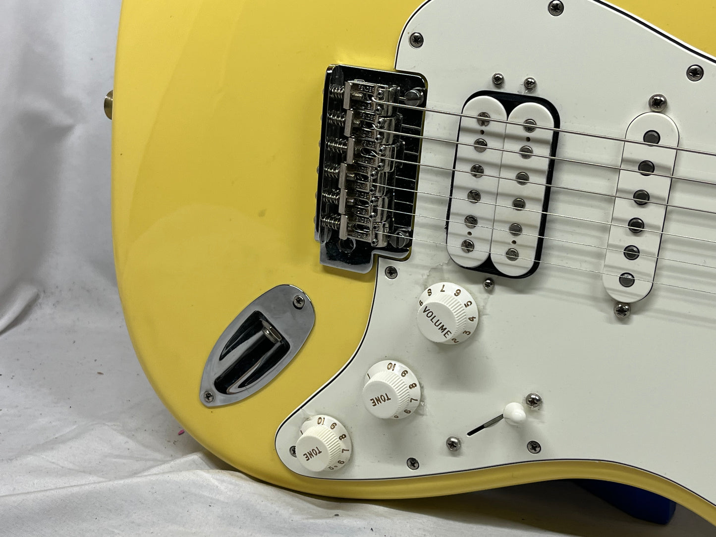 Fender Player Stratocaster Strat HSS Electric Guitar MIM - Made in Mexico - Buttercream